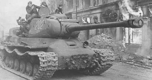 S tanky IS-2 osvobozovali rudoarmějci Evropu od nacismu.