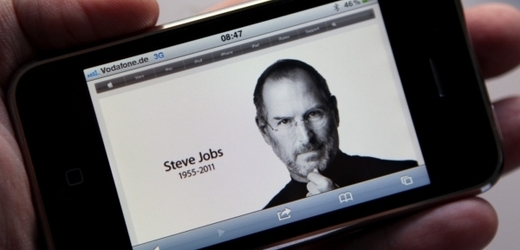 Steve Jobs věřil v posmrtný život. Ani své přístroje nechtěl posílat do křemíkového nebe. Výrobky Applu nemají tlačítko na vypnutí.