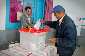 Předvolební průzkumy dávaly také šance liberální Demokratické pokrokové straně, která odmítala vládní spolupráci s islamisty. 