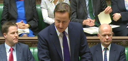 Premiér Cameron utrpěl značnou ránu, když řada poslanců jeho Konzervativní strany hlasovala pro referendum.
