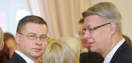 Na koalici se dohodli staronový premiér Valdis Dombrovskis (vlevo) s exprezidentem Valdisem Zatlersem.