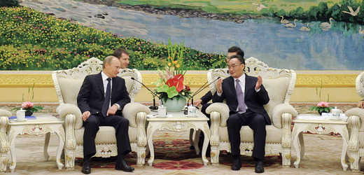 Raději moudré politiky (na ilustračním snímku představitelé Číny a Ruska Wu Pang-Kuo a Vladimír Putin).