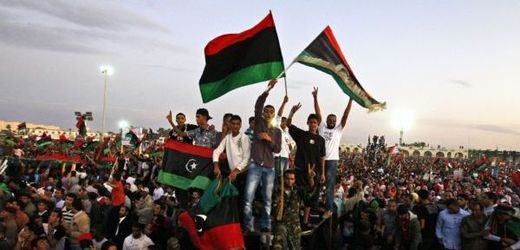 Země sice slaví, hrozí však možné odvety Kaddáfího stoupenců.