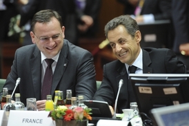 Premiér Petr Nečas (vlevo) s francouzským prezidentem Nicolasem Sarkozym.