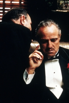 Don Corleone ve filmu Kmotr, z něhož hláška pochází.