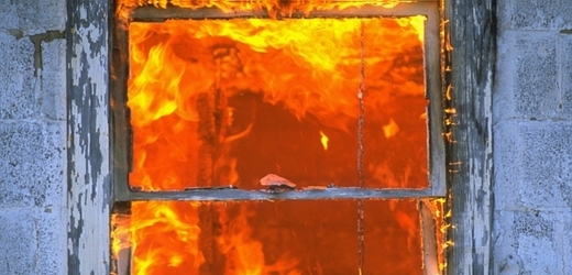 Muž uhořel při požáru zahradní chatky (ilustrační foto).