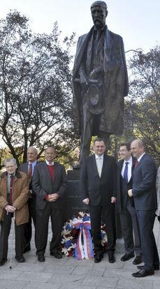 Ve Washingtonu položil premiér věnec k pomníku Tomáše Garrigua Masaryka. 