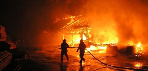 Na Opavsku shořela výrobní hala, škoda za 15 milionů (ilustrační foto).