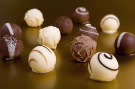 Čokoládové pralinky patří mezi nejpopulárnější cukrovinky.