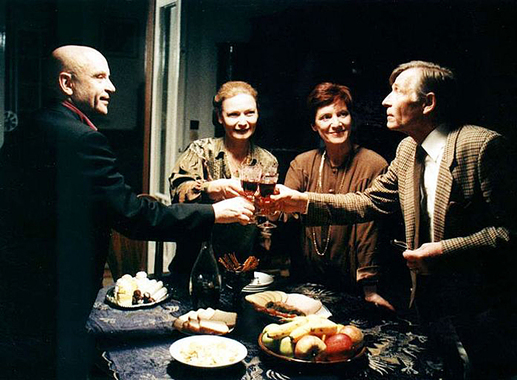 Rok 1997, s Inkou Brendlovou, Alenou Procházkovou a Jiřím Kodetem ve filmu Knoflíkáři. (Foto: ČT)