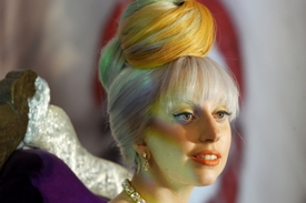 Zpěvačka Lady Gaga během tiskové konference.