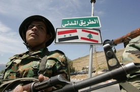 Sýrie Libanon do roku 2005 okupovala. Teď na hranice klade miny.