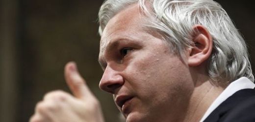Revolucionář Assange hovoří 24. října 2011 o finanční blokádě WikiLeaks.