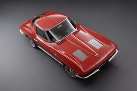 Xhevrolet Corvette Sing Ray z roku 1963.