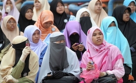 Publikace pod názvem Islámský sex nabádá k poslušnosti k manželům a přimlouvá se za polygamii.