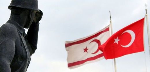 Pozdrav vlajkám Turecka a Severního Kypru.