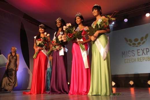 Paulina Nakasholeová z Namibie, druhé a třetí místo obsadily dívky z Indie a Dagestánu, Miss Sympatie pochází z Vietnamu.