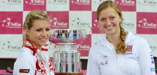 Maria Kirilenková s Petrou Kvitovou (vpravo) po pátečním losu.