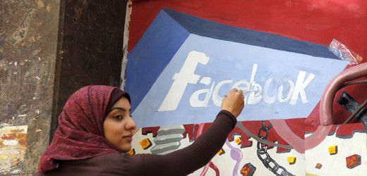 Ve světě slouží Facebook i ke svolávání demonstrací (ilustrační foto).