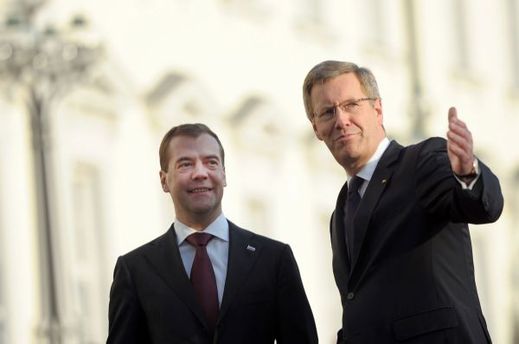 Čekáme od vás vstřícné kroky, pravil Medveděv německému kolegovi v úpadě.