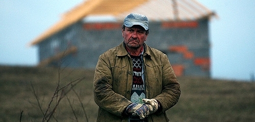 Miroslav Krobot je v Soluni k vidění hned dvakrát: ve filmu Dům (na obrázku) a v Aloisi Nebelovi.
