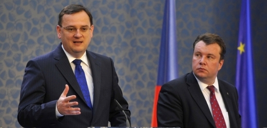 Premiér Petr Nečas se setkal s ministrem průmyslu Martinem Kocourkem (archivní foto).