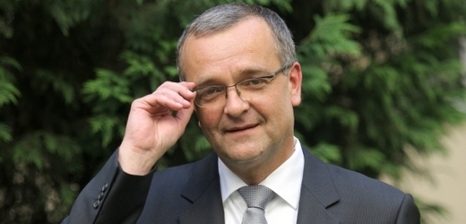 Ministr financí Miroslav Kalousek je roztrpčen chováním Věcí veřejných.