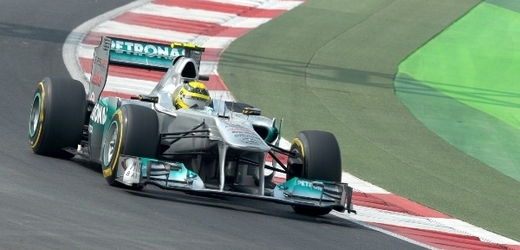 Nico Rosberg (na snímku) zůstane v Mercedesu i v příštích sezonách.