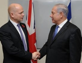 Britský ministr zahraničí William Hague s izraelským premiérem Netanjahuem.