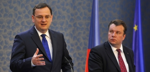 Premiér Petr Nečas (vlevo) a ministr na odchodu Martin Kocourek.