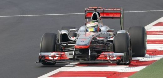Lewis Hamilton vyhrál tréninky před VC Abú Zabí.