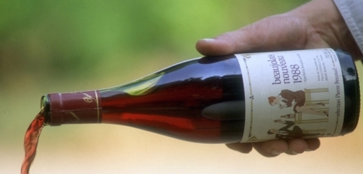 První lahve mladého beaujolais se otevírají třetí čtvrtek v listopadu.