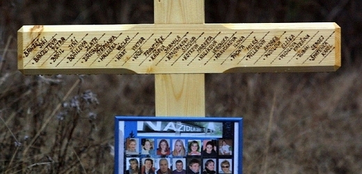 Pomníček obětí havárie autobusu u Nažidel.