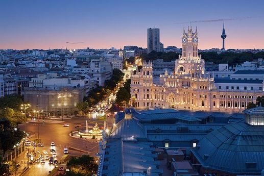 Madrid, hlavní město Španělska, je podle Američanů naplněno úžasnou španělskou kulturou včetně býčích zápasů, flamenca, muzeí a chutných tapas i skvělých vín. Cesta navíc nevyjde zaoceánské návštěvníky nijak zvlášť draho. 