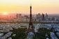 Dalším oblíbeným evropským městem v USA je Paříž. Autoři serverů lákají Američany na prohlídku Louvru, kostelů Sacre-Coeur a Notre Dame a samozřejmě na Eiffelovu věž. Varují pouze před drahými hotely, chválí naopak tamní restaurace.
