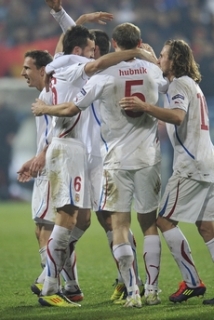Čeští fotbalisté slaví postup na Euro 2012.