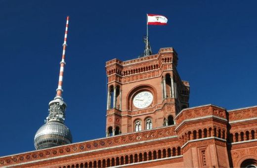 Pověstná rudá berlínská radnice.