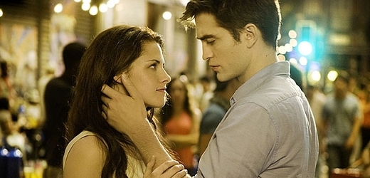 I ve filmu Twilight sága: Rozbřesk - 1. část nakonec všechna voda steče z kopce dolů a Bella se stane Edwardovou ženou.
