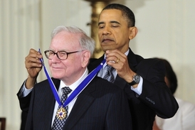 Warren Buffett obdržel od prezidenta Baracka Obamy Medaily svobody, nejvyšší americké civilní vyznamenání.