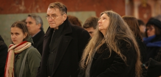Partnerka Ivana M. Jirouse Dáša Vokatá na jeho pohřbu.