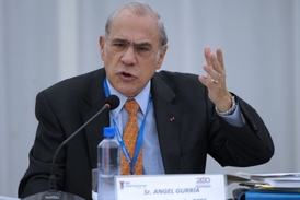 Generální tajemník OECD Angel Gurría pochválil ČR za zdravý finanční sektor.