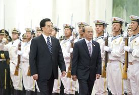 Těsné, těsnější vztahy. Čínský a barmský prezident v v Pekingu.