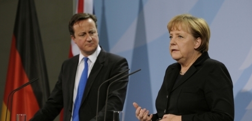 Premiér Británie David Cameron a německá kancléřka se nedokázali dohodnout na řešení situace v eurozóně.