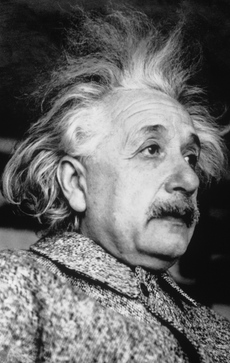 Einstein možná neměl úplnou pravdu, jeho teorie se však nesesype jako domeček z karet.