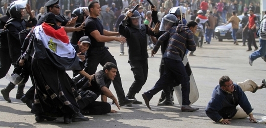 Demonstrace v Egyptě si vyžádaly dva mrtvé a stovky zraněných (ilustrační foto).