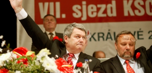 Vnitro podle Jaromíra Štětiny podvedlo vládu, když nepřipravilo návrh na pozastavení činnosti KSČM.