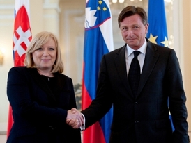Padla slovenská i slovinská vláda premiérky Radičové s premiéra Pahora. Alespoň v tom nemají cizinci zmatek.