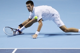 Světová jednička Novak Djokovič v zápase s Tomášem Berdychem.