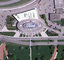 Automobilka Ford spoléhá na reklamu z vesmíru. Na střeše jedné z jejích budov v americkém Detroitu je její obří logo, aby ho pokud možno žádný satelit nepřehlédl.