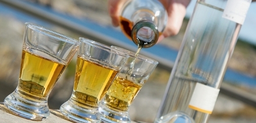 Alkohol je nebezpečný sám o sobě. A co teprve v kombinaci s energetickým nápojem... (ilustrační foto).